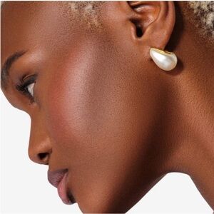 New! Gold Pearl Teardrop Earrings (1044) NWOT